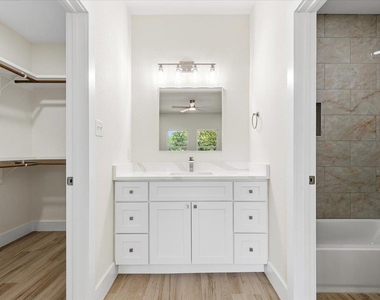 109 Clear Spring St - Photo Thumbnail 6