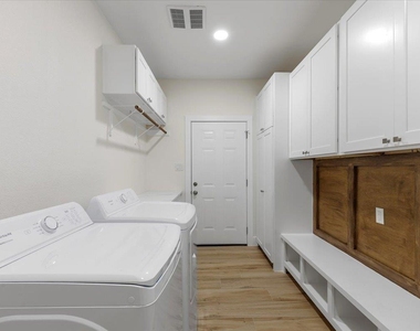 109 Clear Spring St - Photo Thumbnail 13