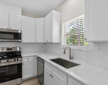 109 Clear Spring St - Photo Thumbnail 21