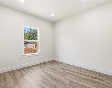 109 Clear Spring St - Photo Thumbnail 9