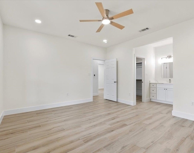 109 Clear Spring St - Photo Thumbnail 4