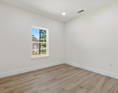 109 Clear Spring St - Photo Thumbnail 11