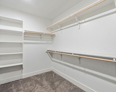 7105 Silver Star Ln - Photo Thumbnail 10