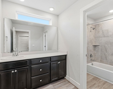 7105 Silver Star Ln - Photo Thumbnail 14