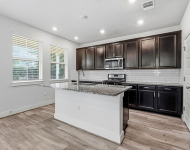 7105 Silver Star Ln - Photo Thumbnail 2