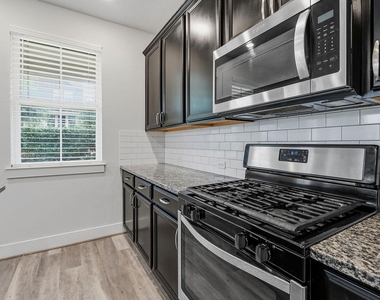 7105 Silver Star Ln - Photo Thumbnail 6