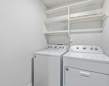 7105 Silver Star Ln - Photo Thumbnail 16