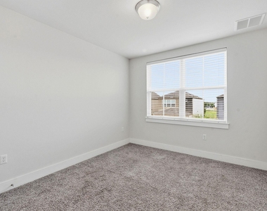 7105 Silver Star Ln - Photo Thumbnail 13
