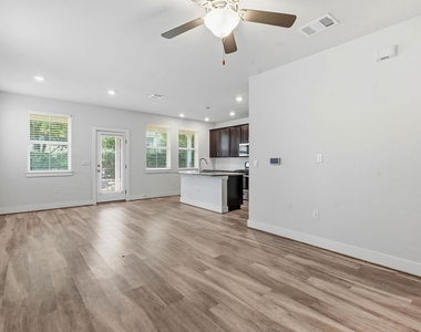 7105 Silver Star Ln - Photo Thumbnail 4