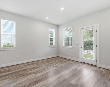 7105 Silver Star Ln - Photo Thumbnail 5