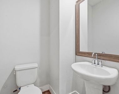 7105 Silver Star Ln - Photo Thumbnail 8