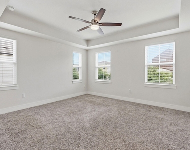 7105 Silver Star Ln - Photo Thumbnail 9