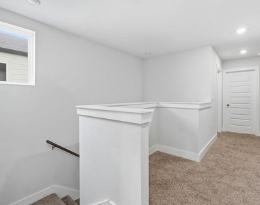 7105 Silver Star Ln - Photo Thumbnail 15