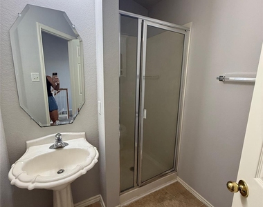 1900 Scofield Ridge Pkwy - Photo Thumbnail 18