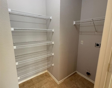 1900 Scofield Ridge Pkwy - Photo Thumbnail 16