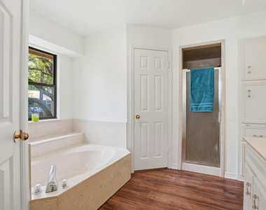 306 Woodstone Dr - Photo Thumbnail 35