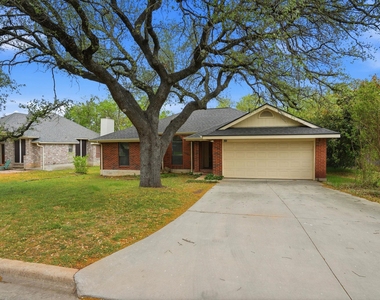 306 Woodstone Dr - Photo Thumbnail 2