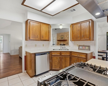 306 Woodstone Dr - Photo Thumbnail 15