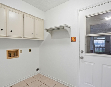 306 Woodstone Dr - Photo Thumbnail 37
