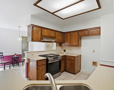 306 Woodstone Dr - Photo Thumbnail 16