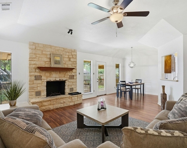 306 Woodstone Dr - Photo Thumbnail 9