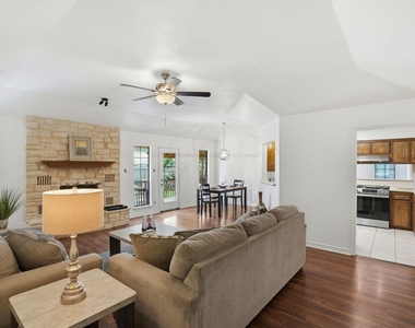 306 Woodstone Dr - Photo Thumbnail 10