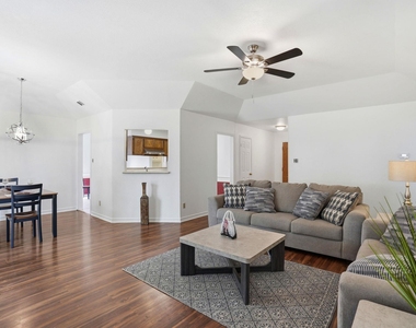 306 Woodstone Dr - Photo Thumbnail 6