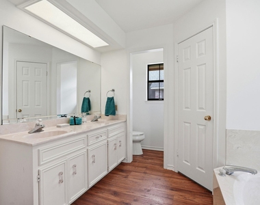 306 Woodstone Dr - Photo Thumbnail 33