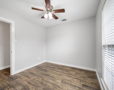 12902 Lamplight Village Ave - Photo Thumbnail 28
