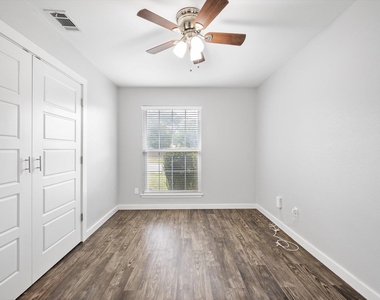 12902 Lamplight Village Ave - Photo Thumbnail 32