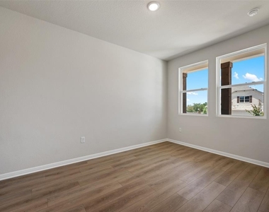 113 Coleto Trl - Photo Thumbnail 2