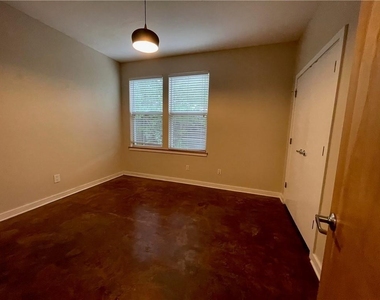 2314 S 5th St - Photo Thumbnail 4