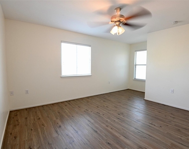 5820 Angel Dr - Photo Thumbnail 16