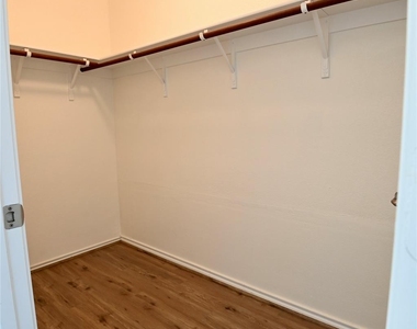 5820 Angel Dr - Photo Thumbnail 15