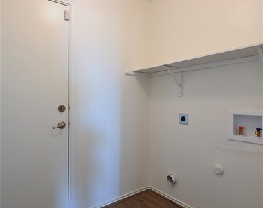 5820 Angel Dr - Photo Thumbnail 18