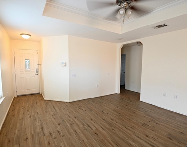 5820 Angel Dr - Photo Thumbnail 14