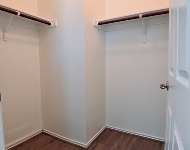 5820 Angel Dr - Photo Thumbnail 12