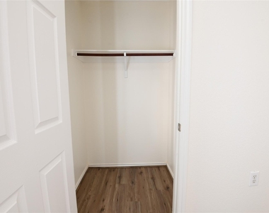 5820 Angel Dr - Photo Thumbnail 10