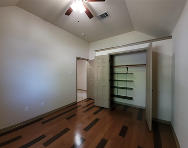10028 Lisi Anne Dr - Photo Thumbnail 30