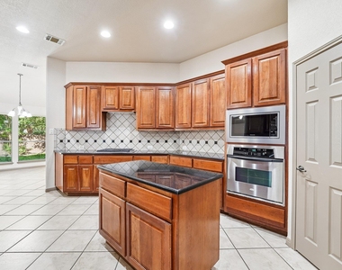 10028 Lisi Anne Dr - Photo Thumbnail 14
