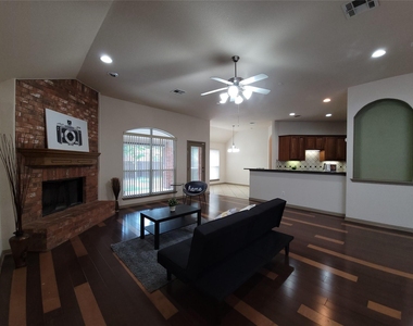10028 Lisi Anne Dr - Photo Thumbnail 10