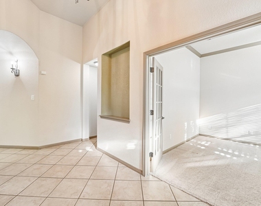 10028 Lisi Anne Dr - Photo Thumbnail 5