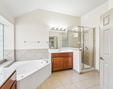 10028 Lisi Anne Dr - Photo Thumbnail 28