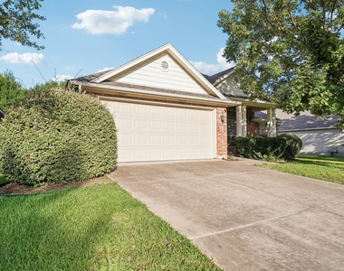 10028 Lisi Anne Dr - Photo Thumbnail 1