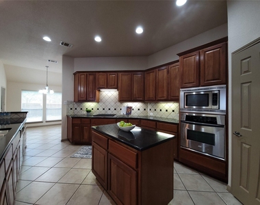 10028 Lisi Anne Dr - Photo Thumbnail 13