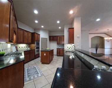 10028 Lisi Anne Dr - Photo Thumbnail 12