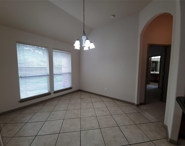 10028 Lisi Anne Dr - Photo Thumbnail 18