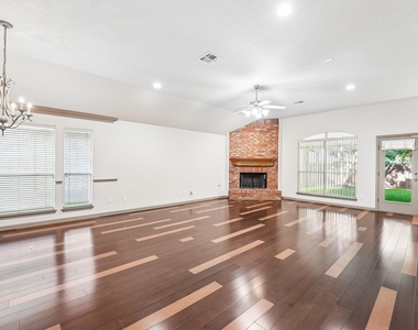 10028 Lisi Anne Dr - Photo Thumbnail 7