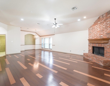 10028 Lisi Anne Dr - Photo Thumbnail 8