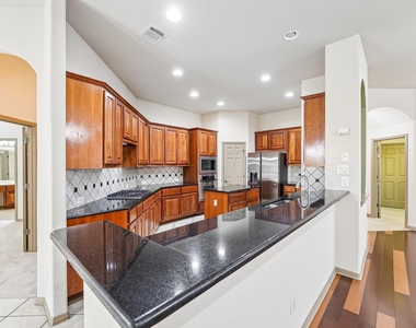 10028 Lisi Anne Dr - Photo Thumbnail 13